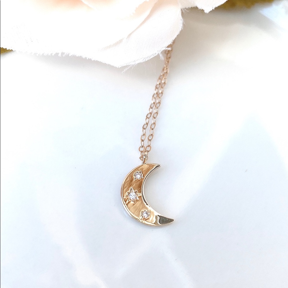 ✨🌙Gold Crescent Moon Necklace 🌙 ✨